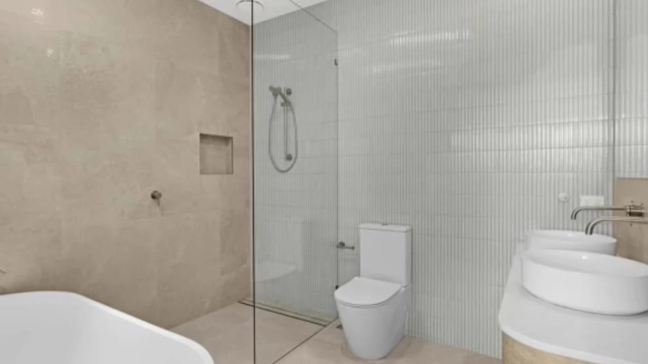 Unfurnished room in a share house