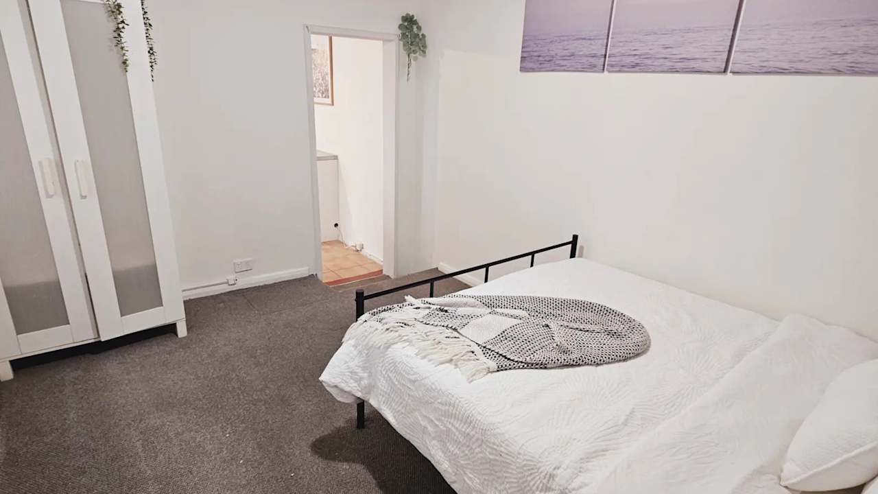 Furnished room with ensuite in a flatshare