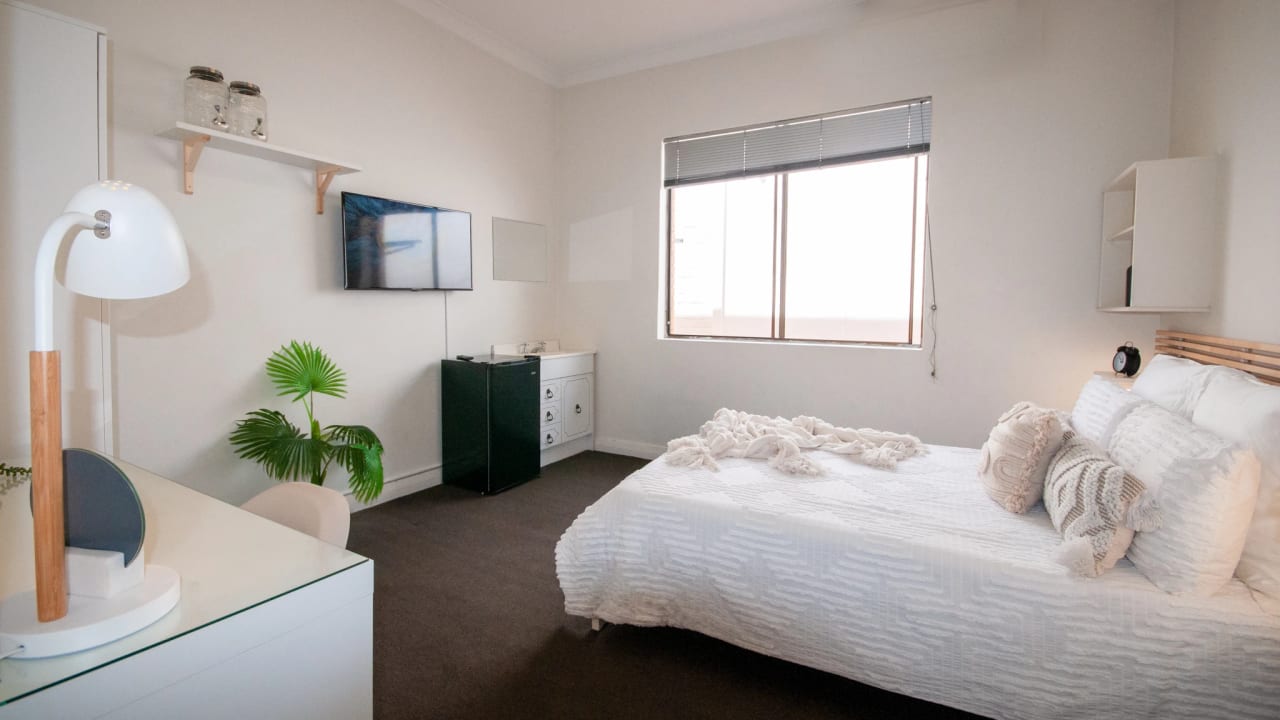 Furnished room in a flatshare