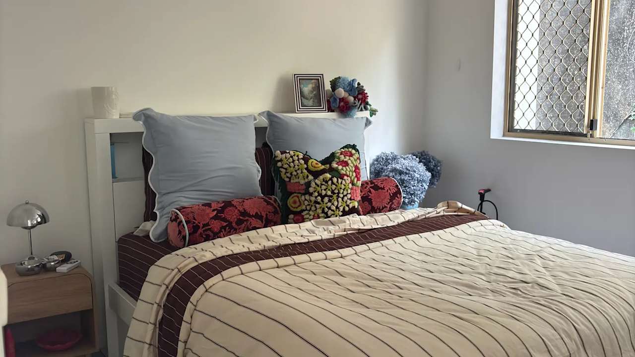 Unfurnished room in a flatshare