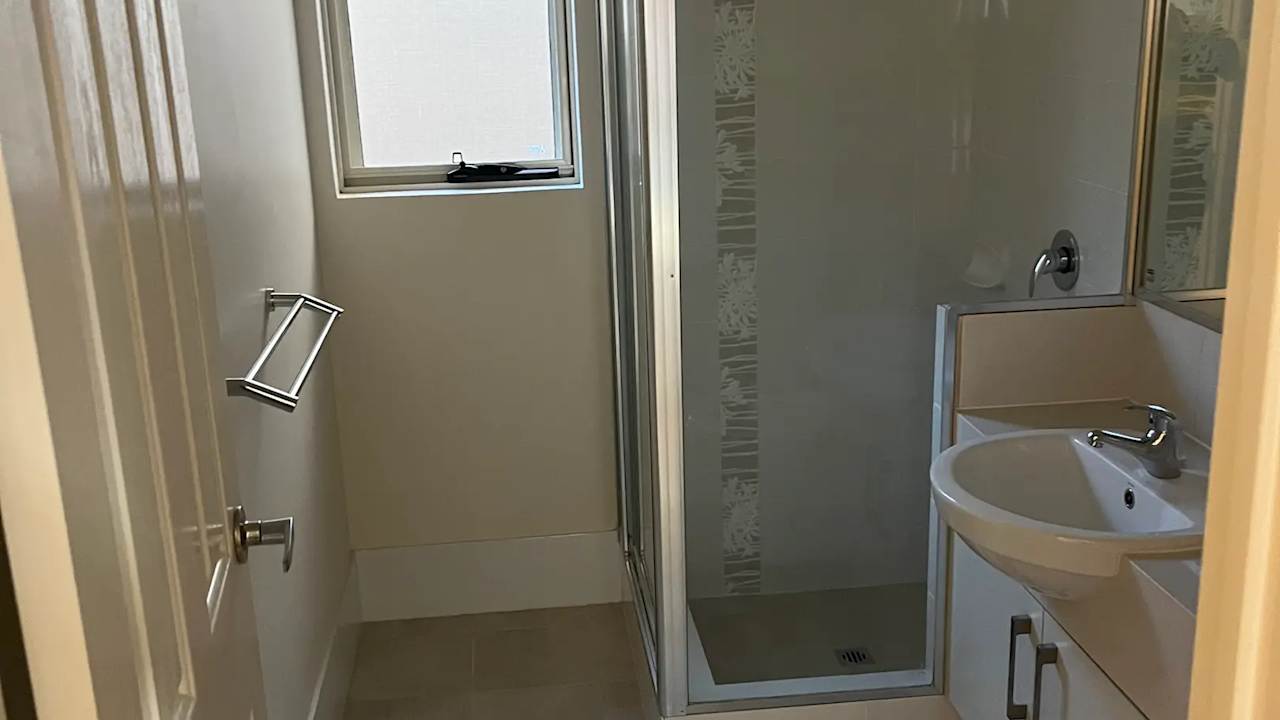 Unfurnished room with own bathroom