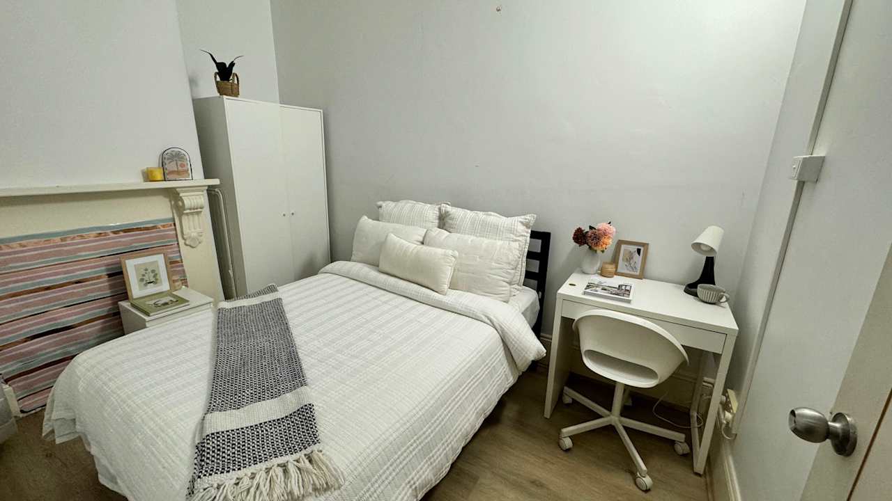 Furnished room in a flatshare