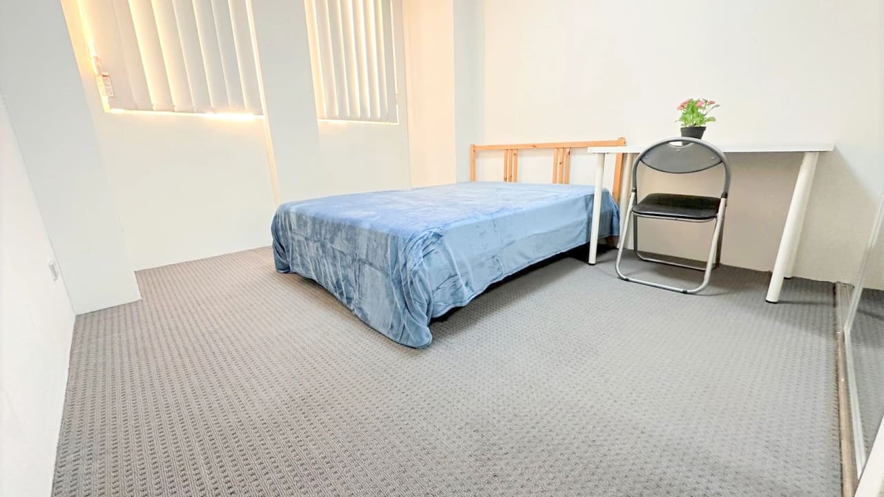 Furnished room in a flatshare