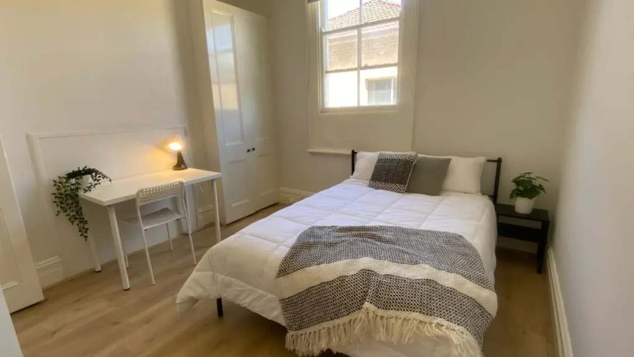 Furnished room in a flatshare