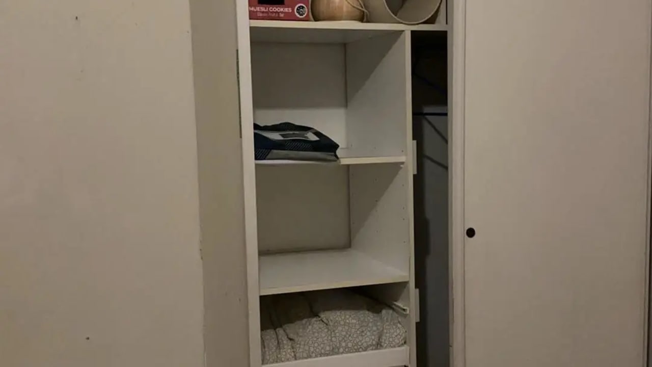 Furnished room in a share house