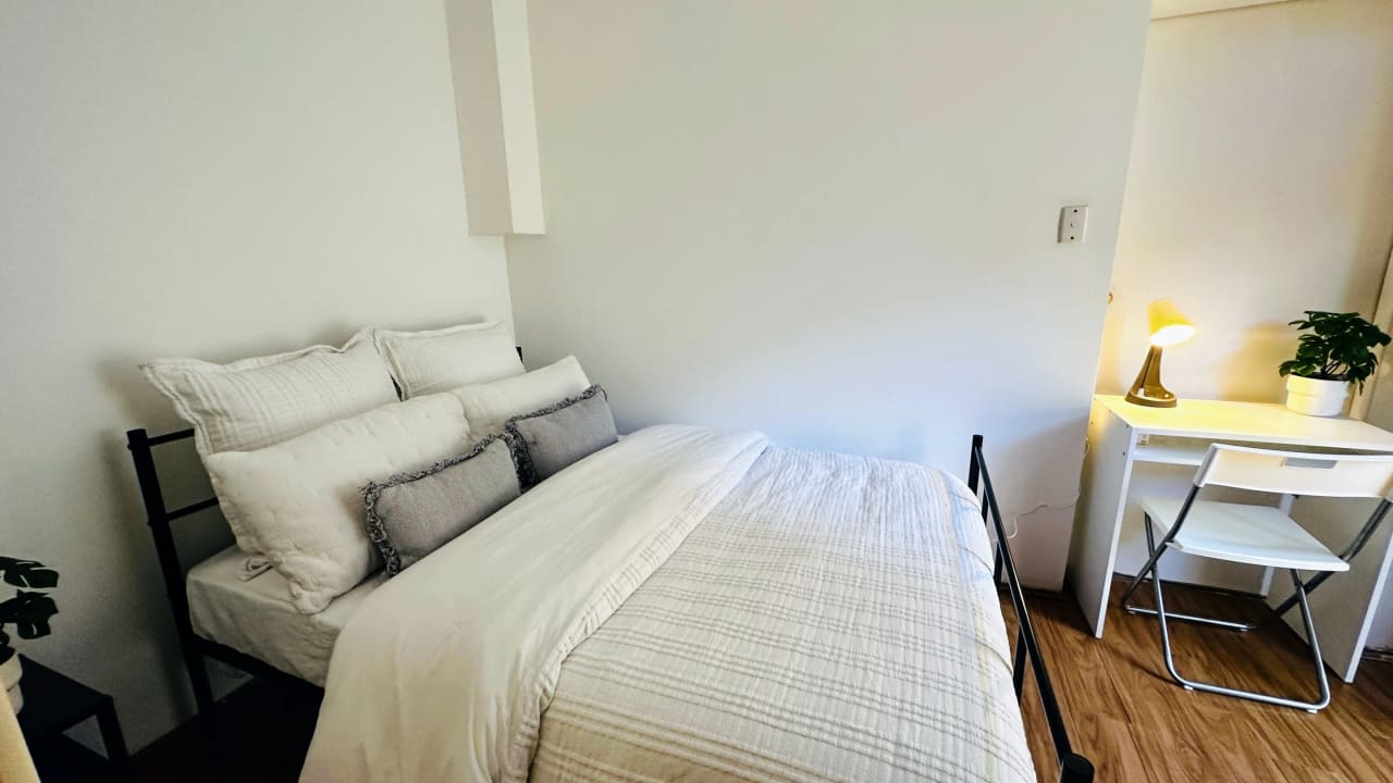 Furnished room with ensuite in a flatshare