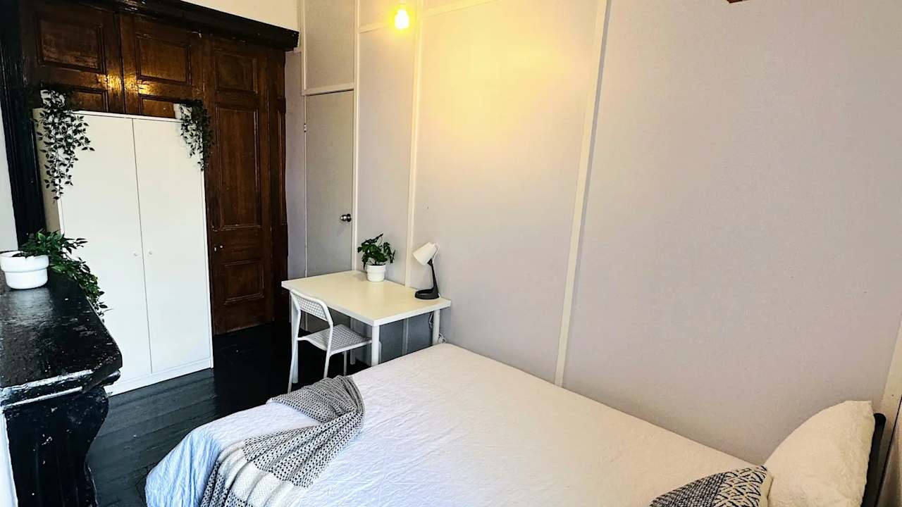 Furnished room in a share house