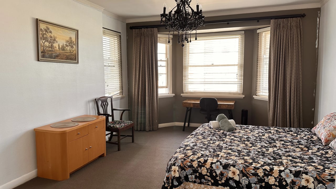 Furnished room with ensuite in a flatshare