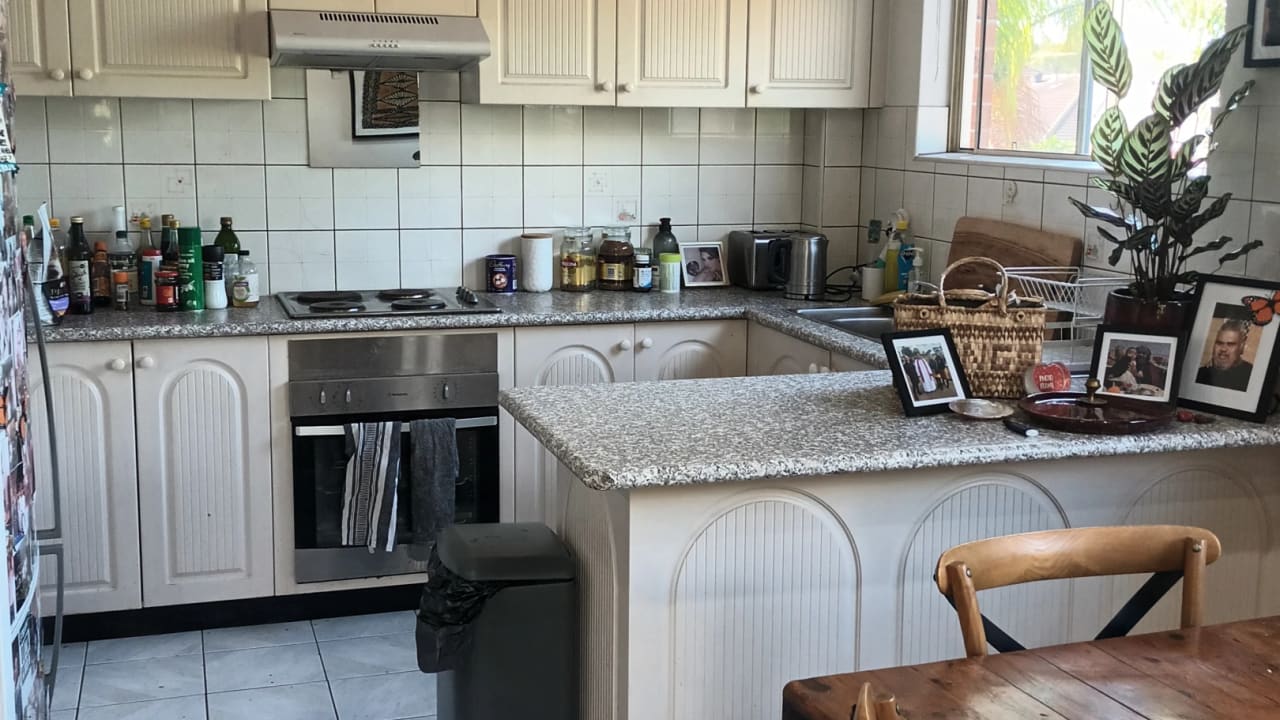 Unfurnished room with ensuite in a flatshare