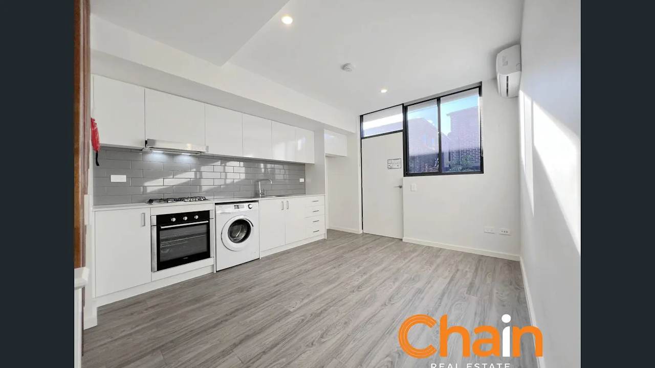 Unfurnished room studio flat for rent