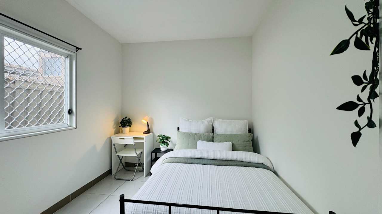 Furnished room in a flatshare