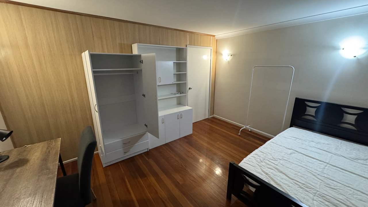 Room in a share house