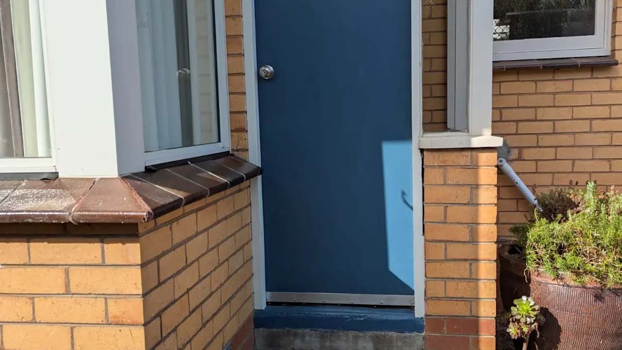 Furnished room granny flat for rent