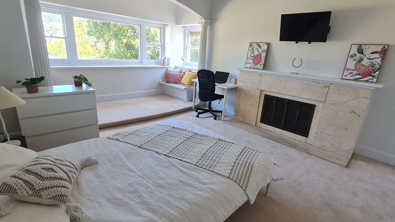 Furnished room in a share house