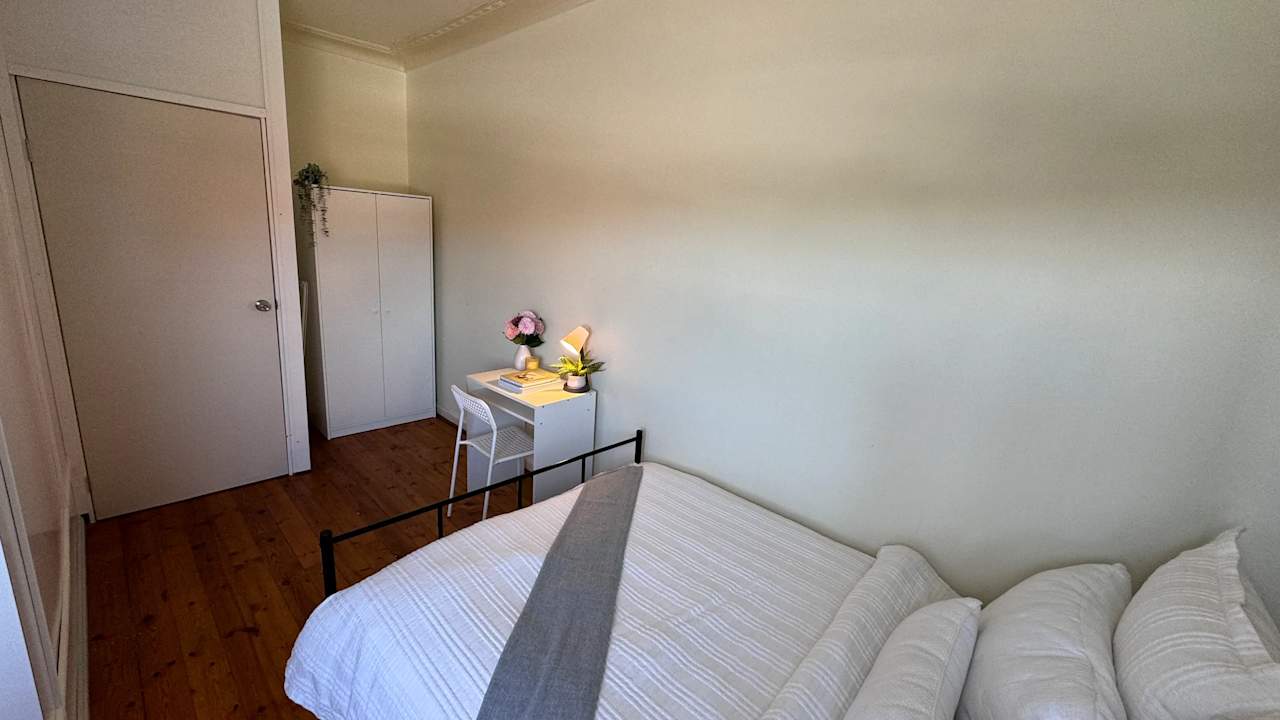 Furnished room in a flatshare