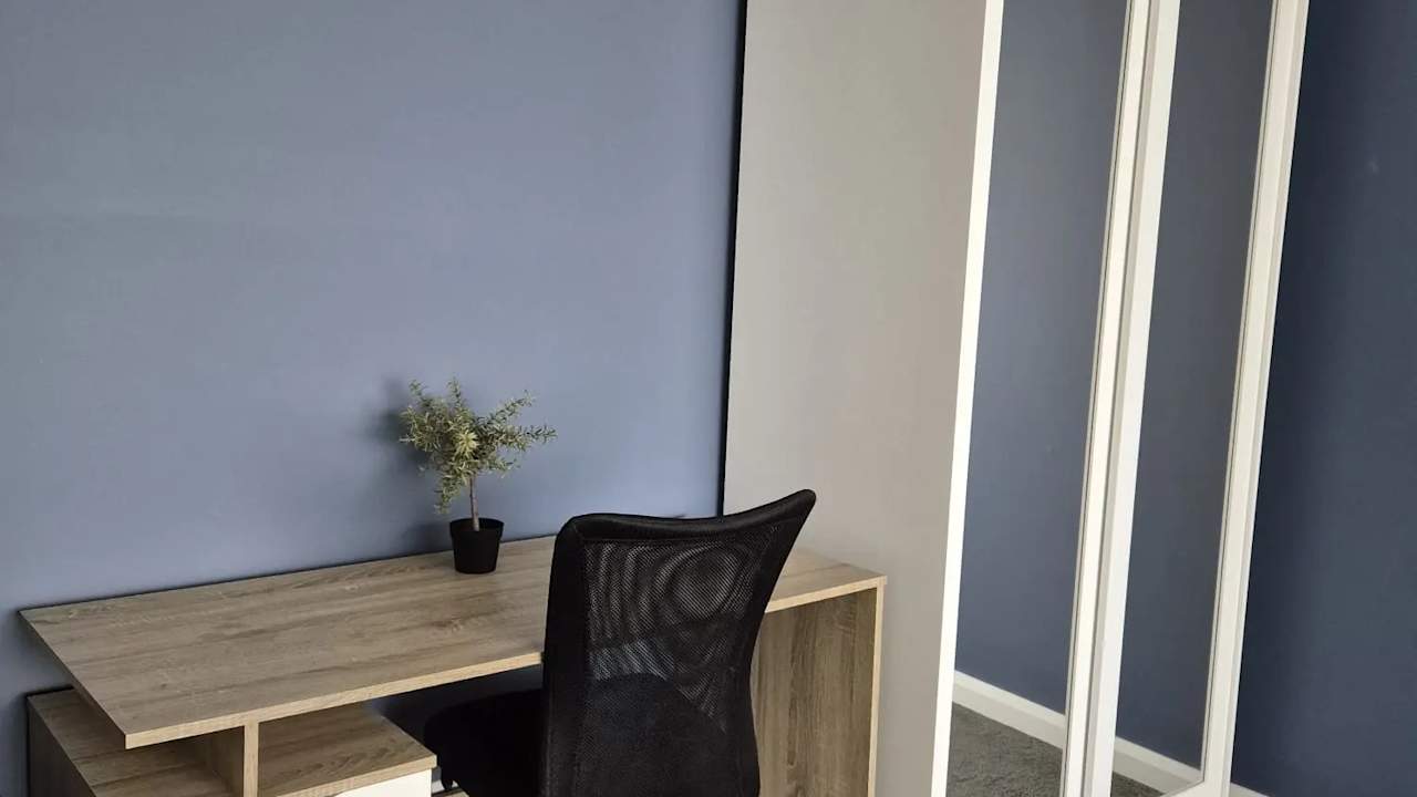 Furnished room in a share house