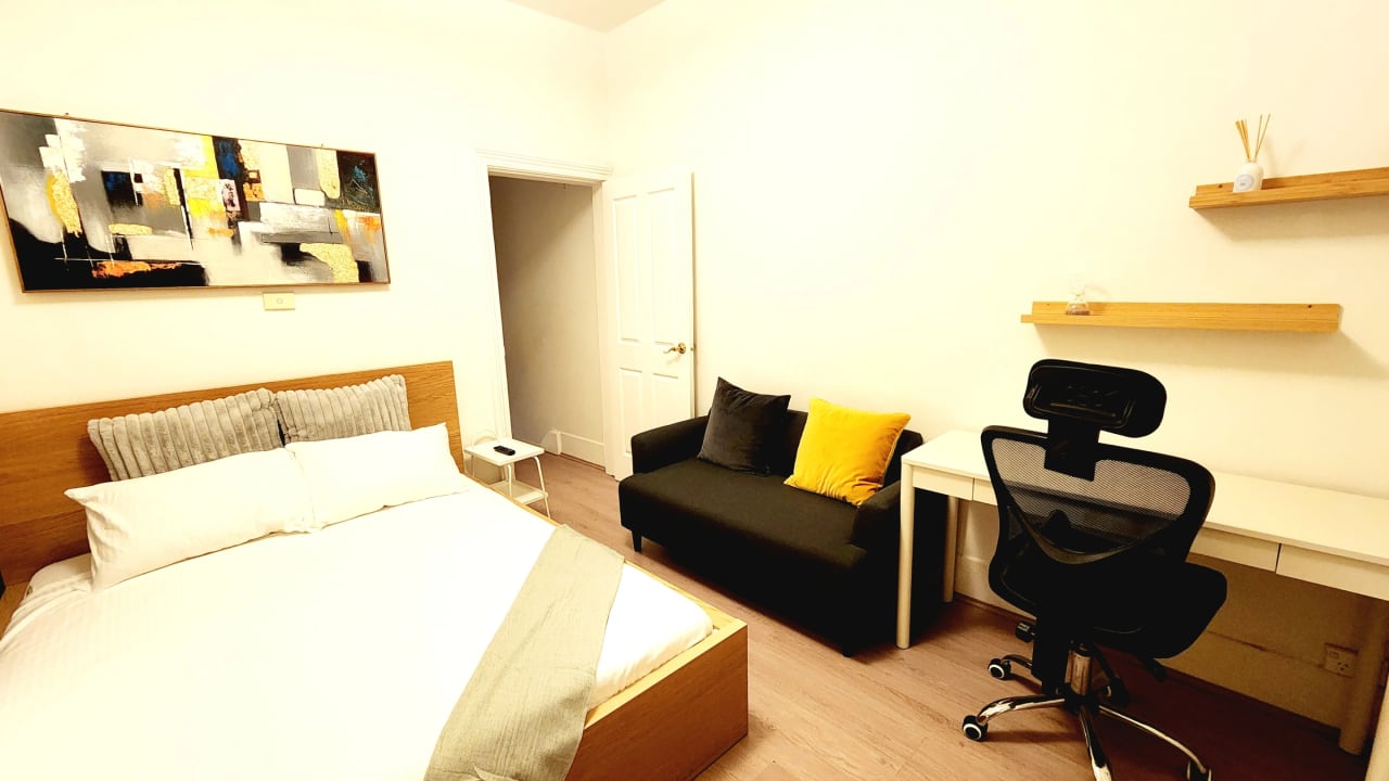 Furnished room in a share house