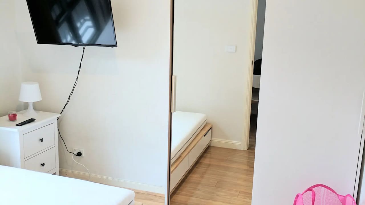 Furnished room in a flatshare