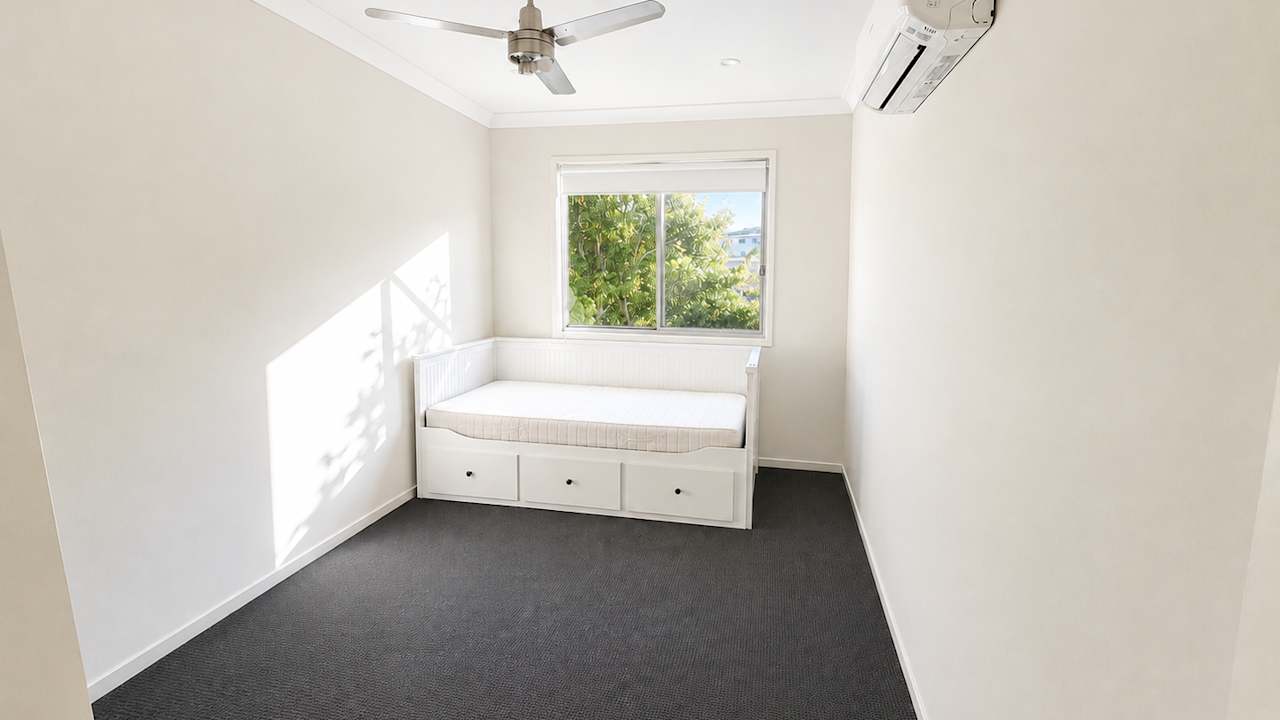 Room in a share house