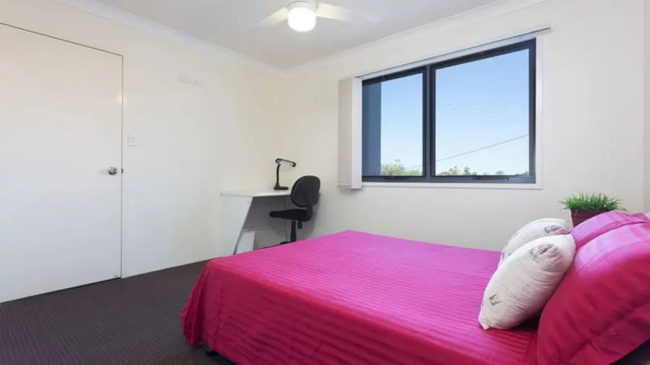 Whole property with 3 rooms for rent