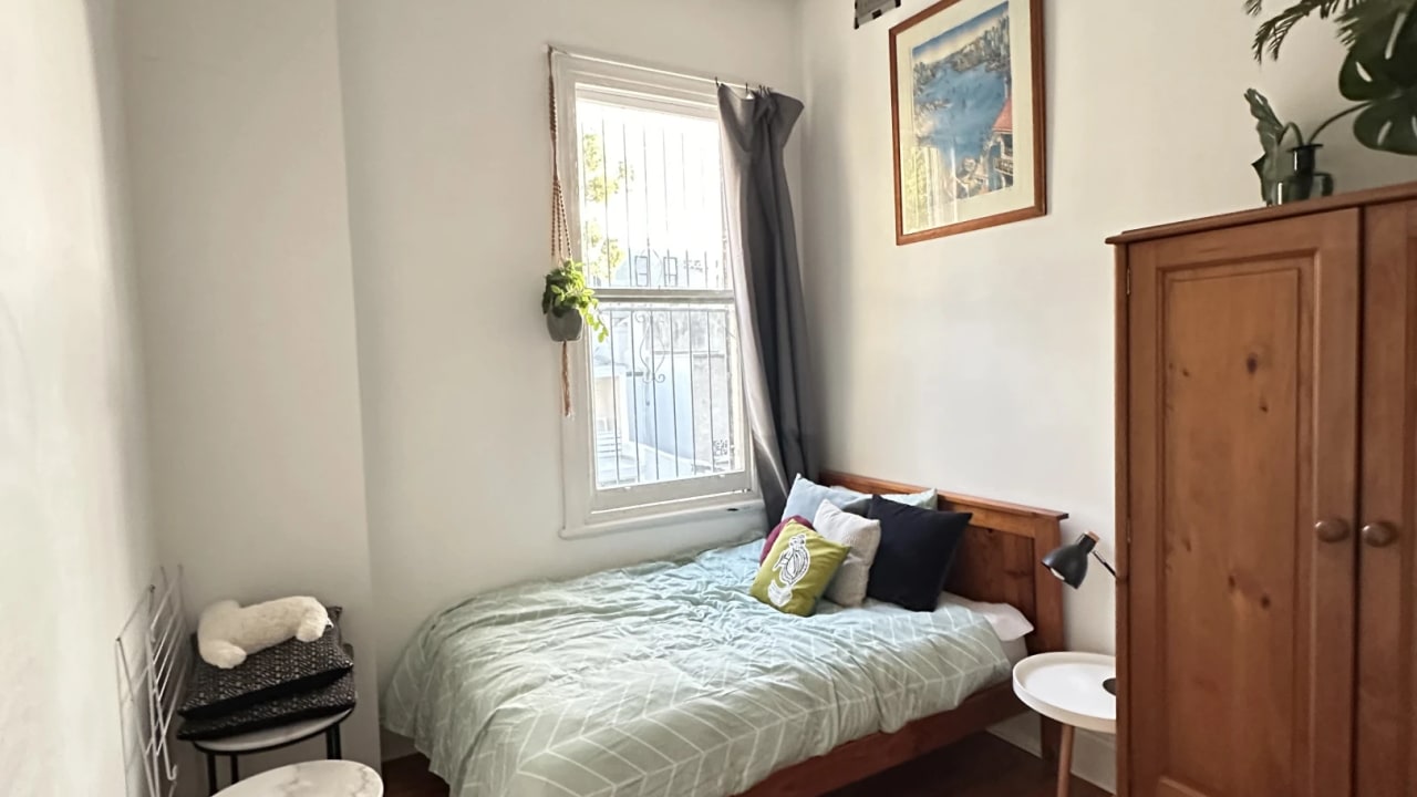 Furnished room in a share house