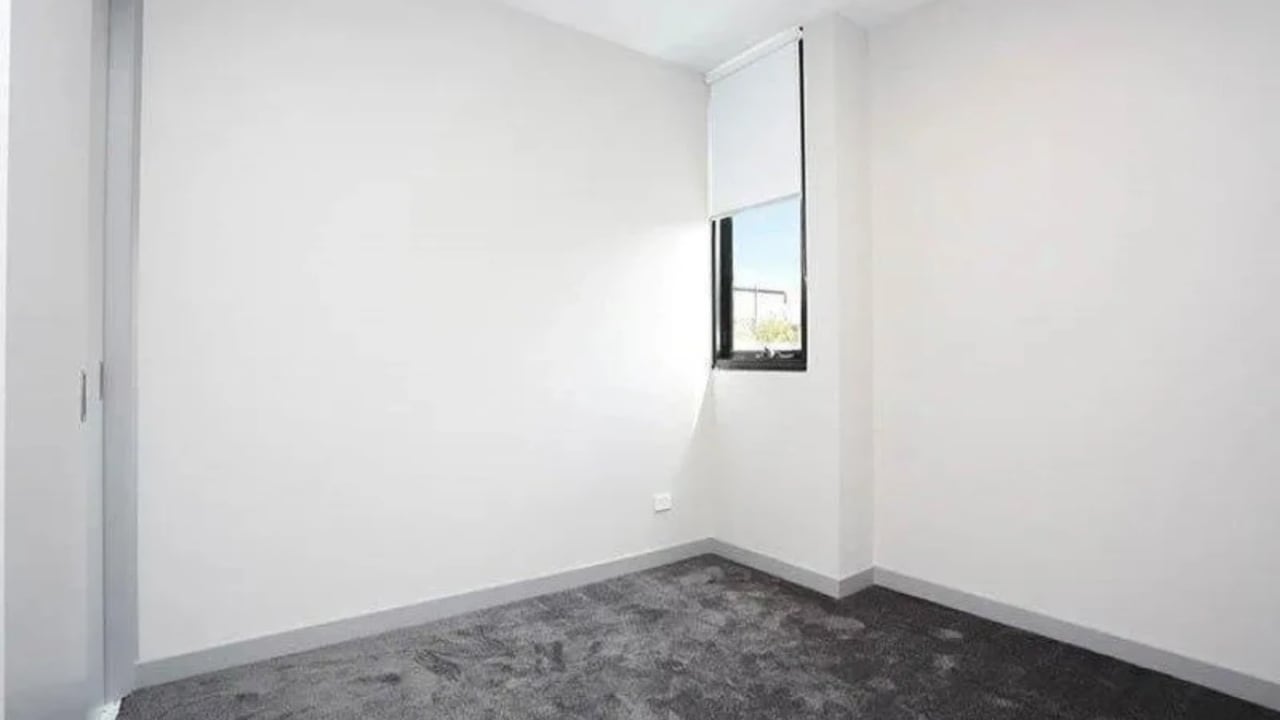 Unfurnished room in a flatshare