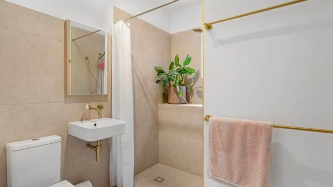 Furnished room granny flat for rent