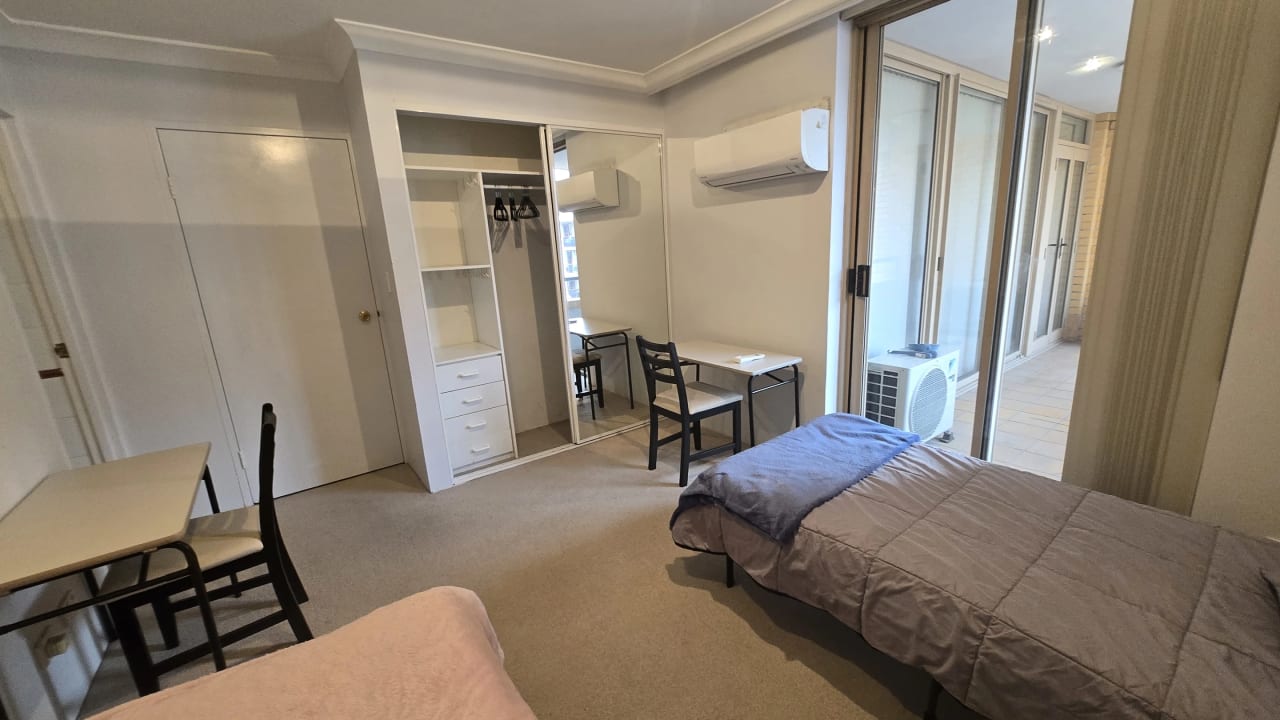 Furnished room in a flatshare