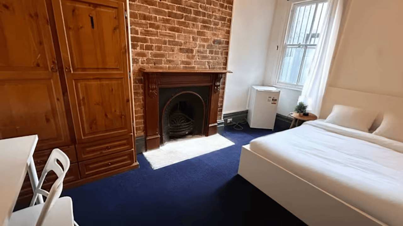 Furnished room in a flatshare