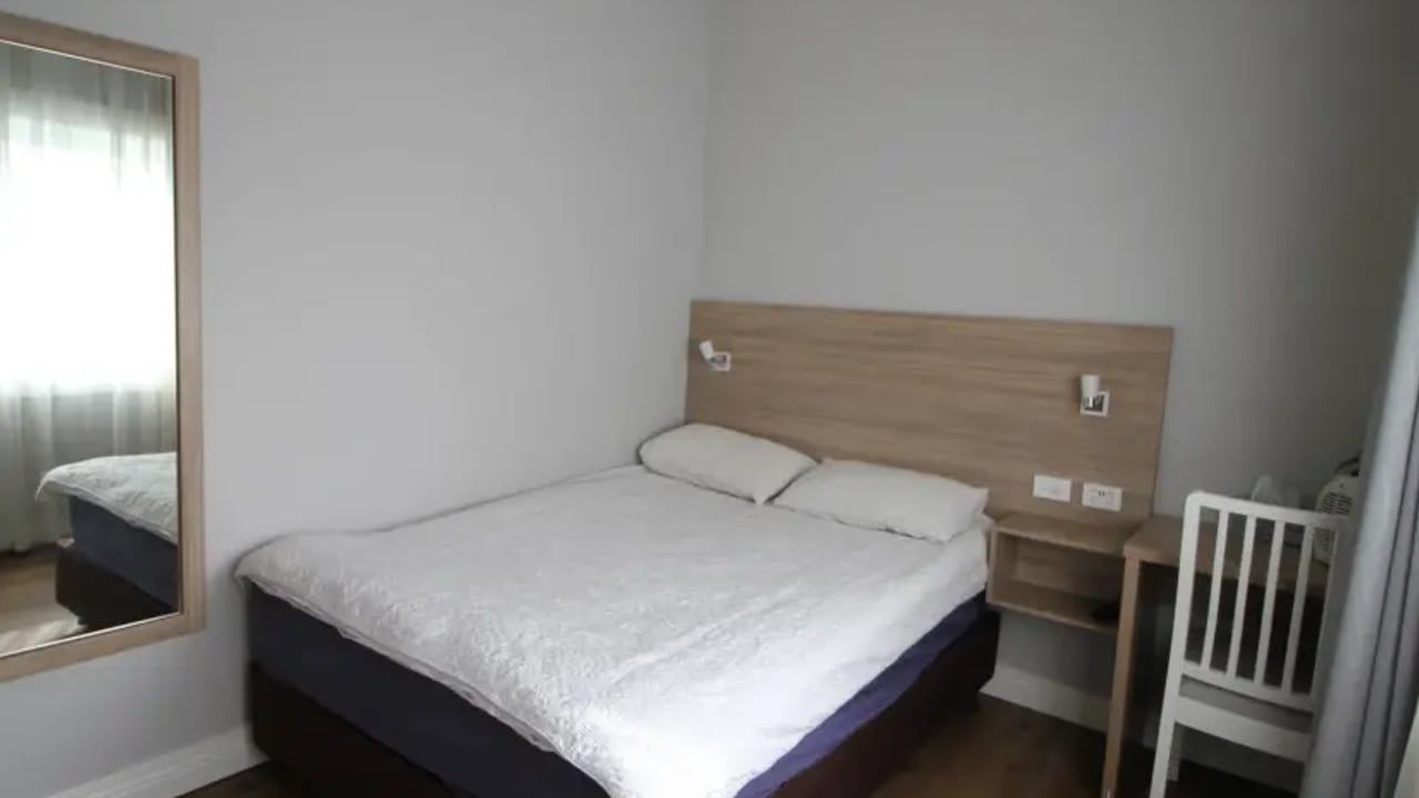 Furnished room in a flatshare