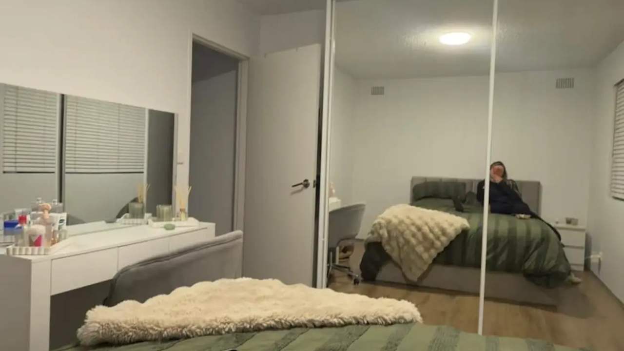 Furnished room in a share house