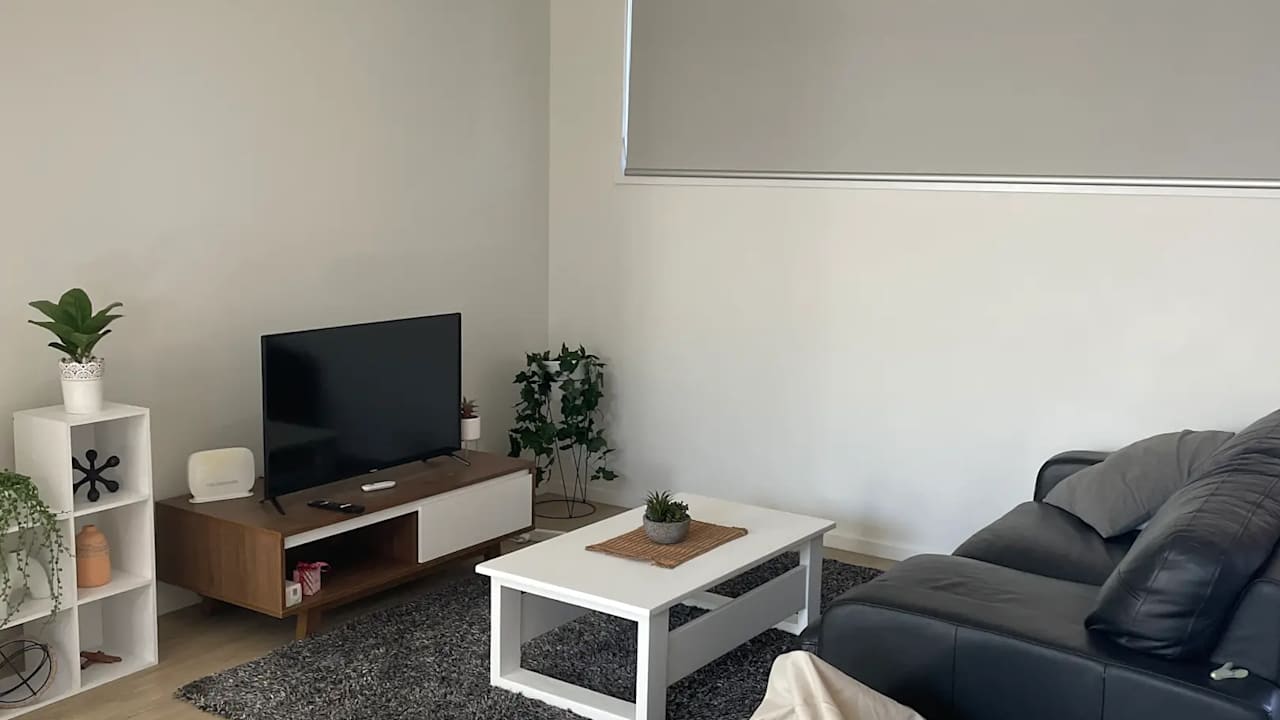 Furnished room with ensuite in a flatshare