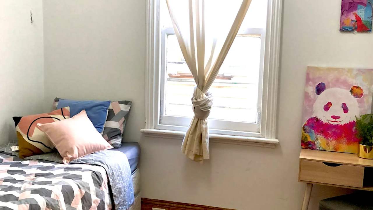 Furnished room in a share house