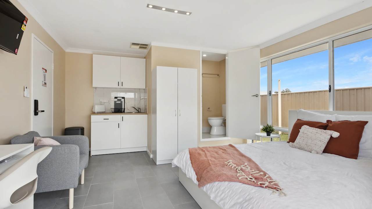 Furnished room with own bathroom