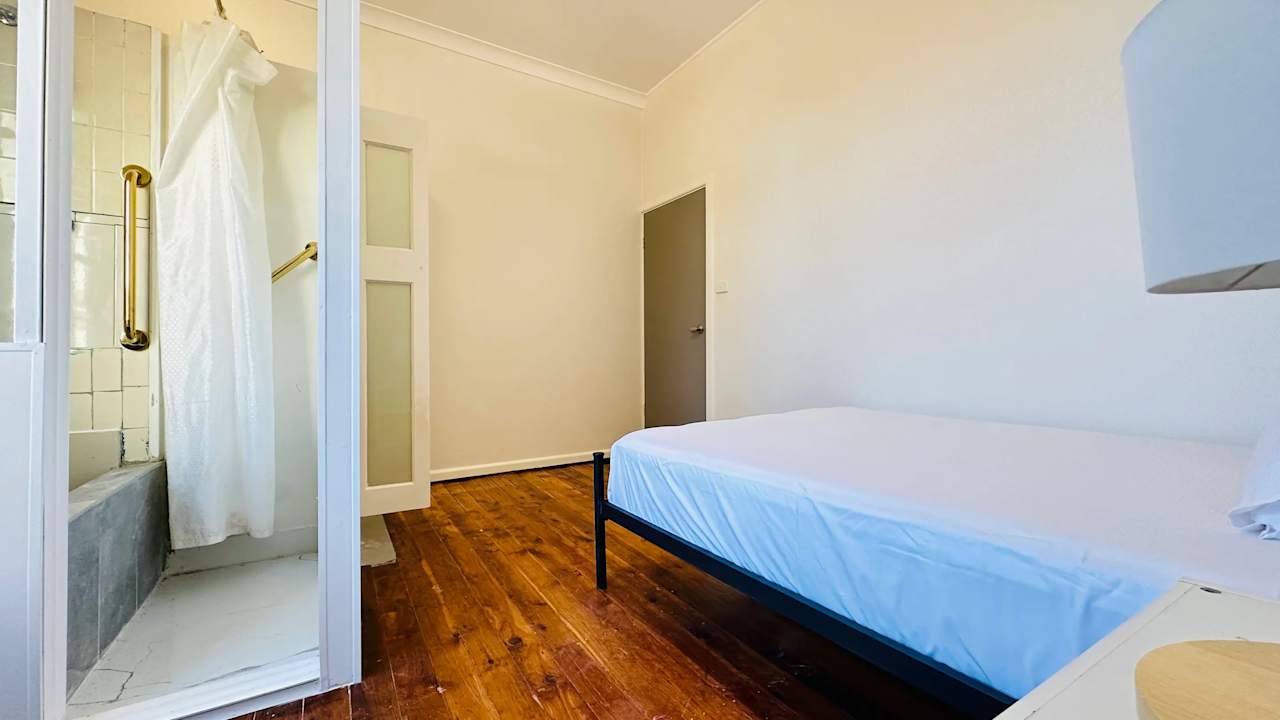 Furnished room with ensuite in a flatshare