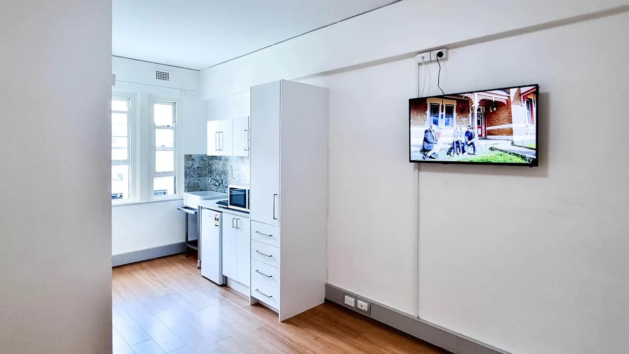 Unfurnished room studio flat for rent