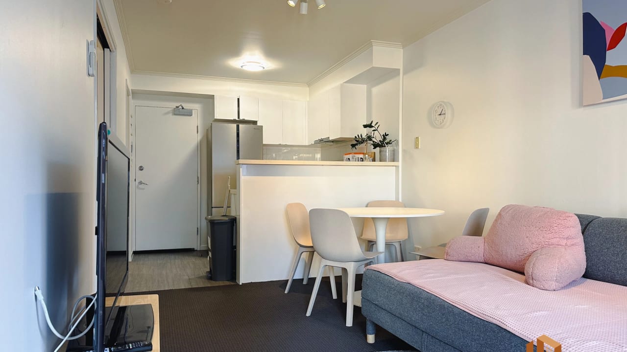 Furnished room in a flatshare