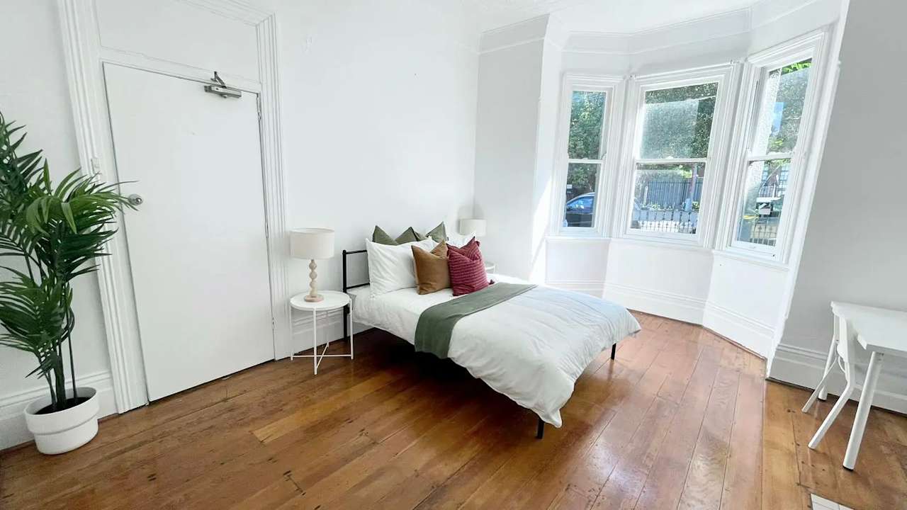 Room in a share house