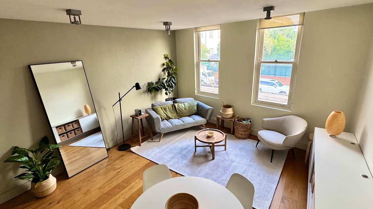 Furnished room in a flatshare