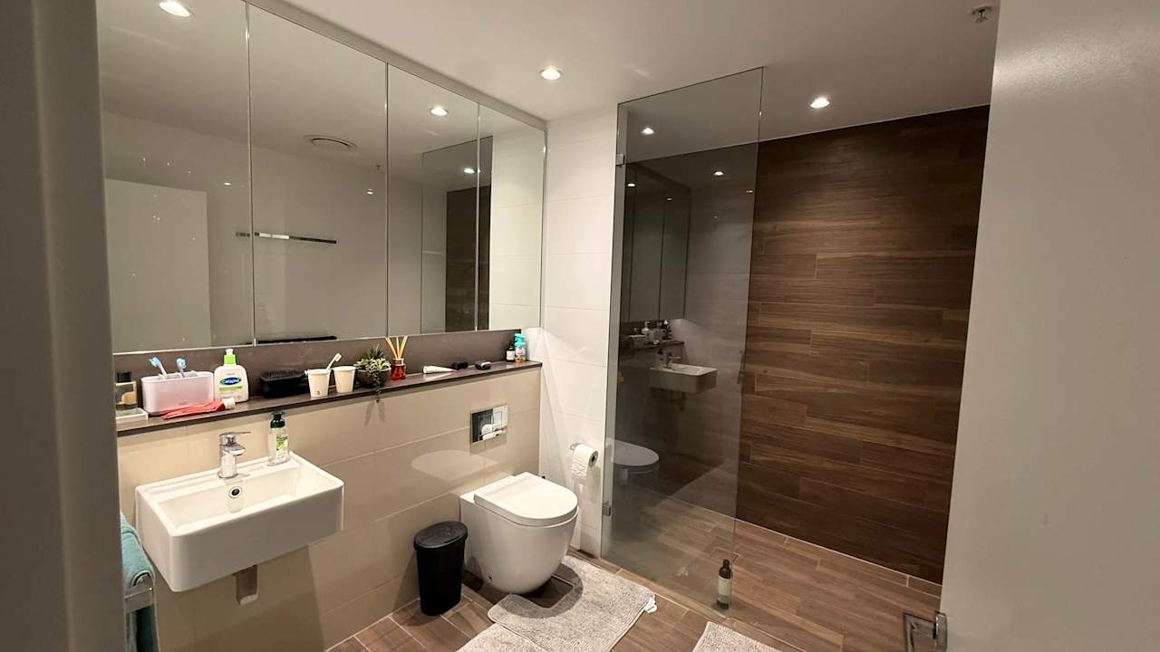 Unfurnished room in a flatshare