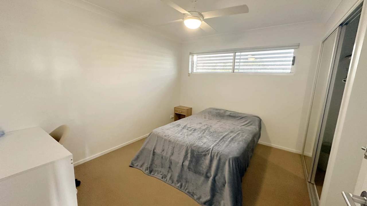 Furnished room with ensuite in a flatshare