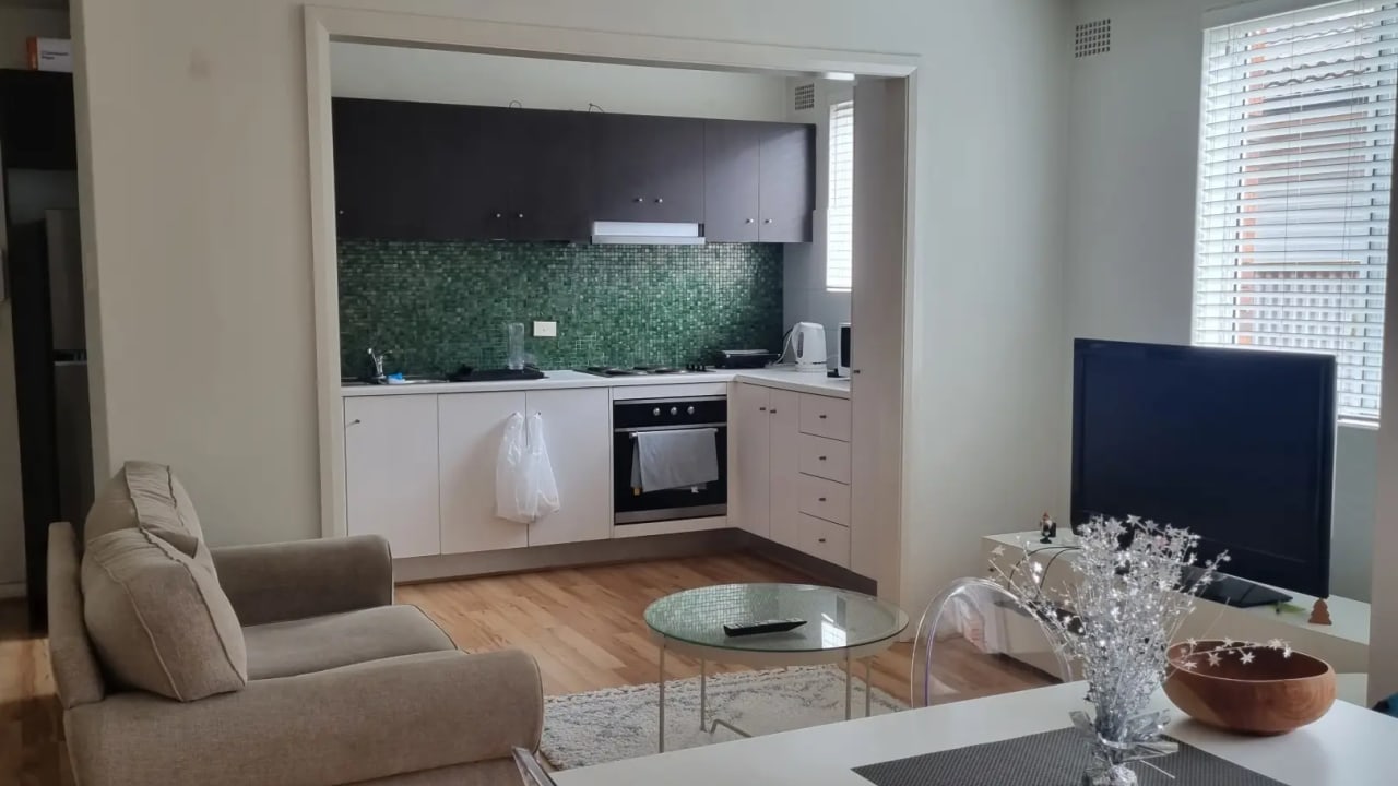 Furnished room in a flatshare
