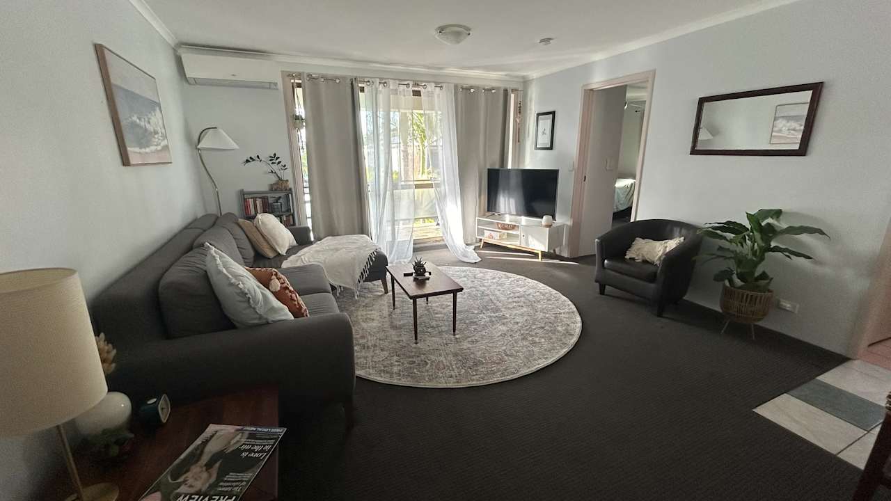 Unfurnished room in a flatshare