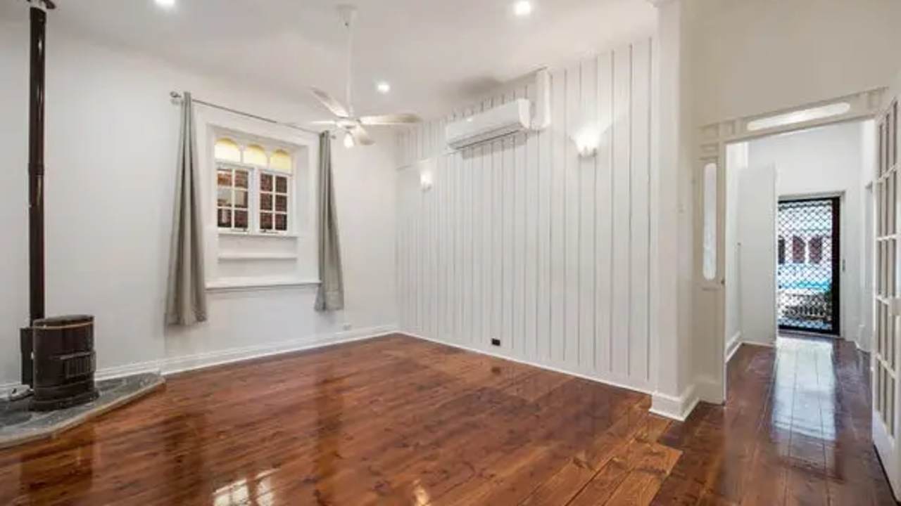 Room in a share house