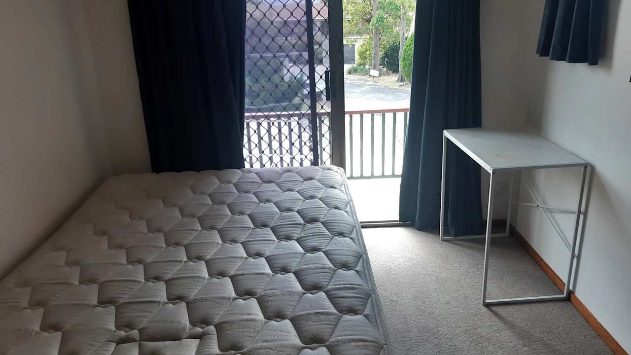 Room in a share house