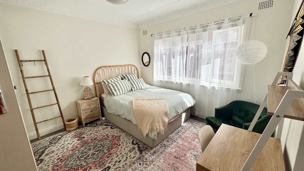 Furnished room in a flatshare