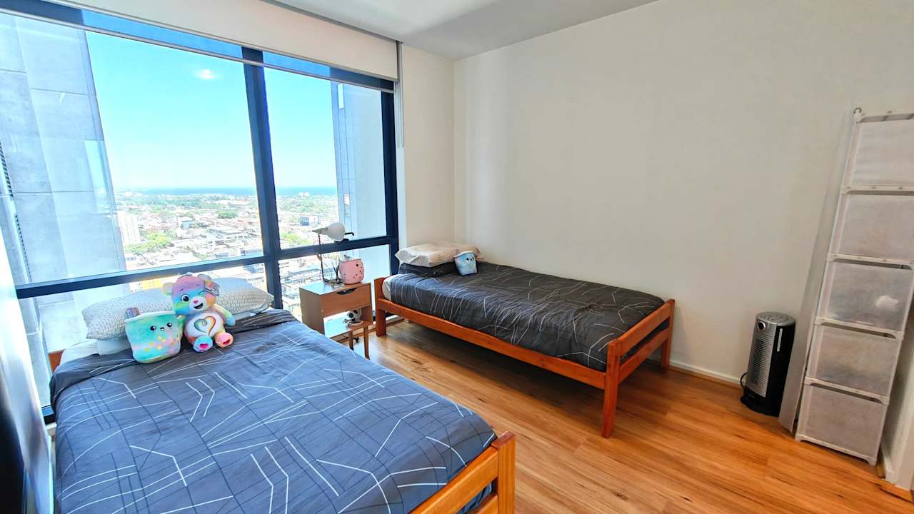 Furnished room with ensuite in a flatshare