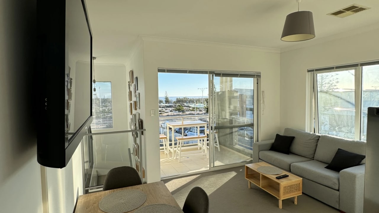 Furnished room in a flatshare
