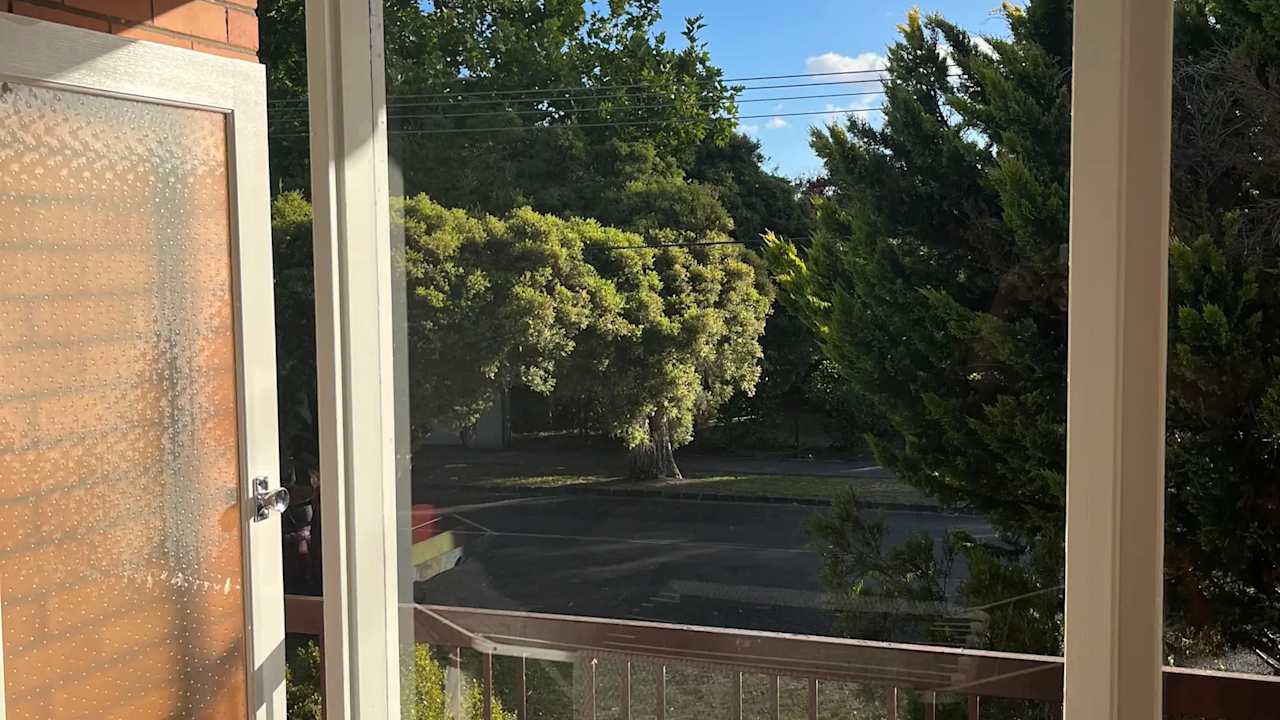 Unfurnished room in a flatshare