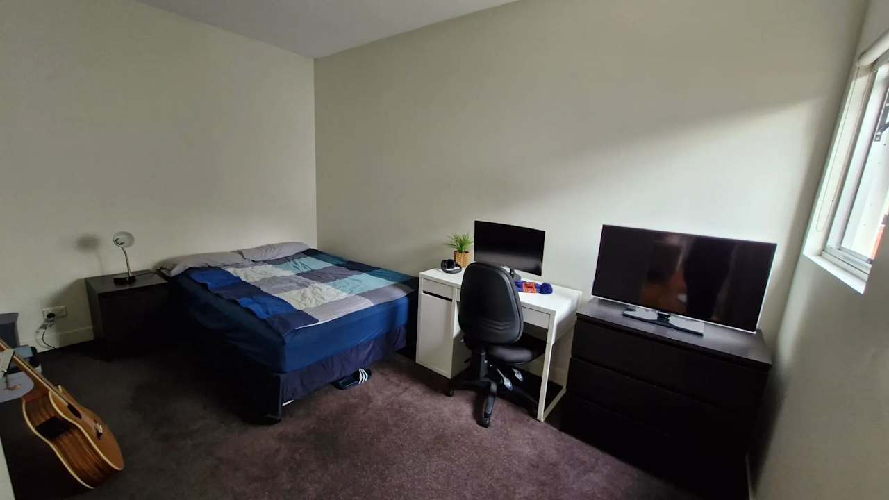 Unfurnished room in a flatshare